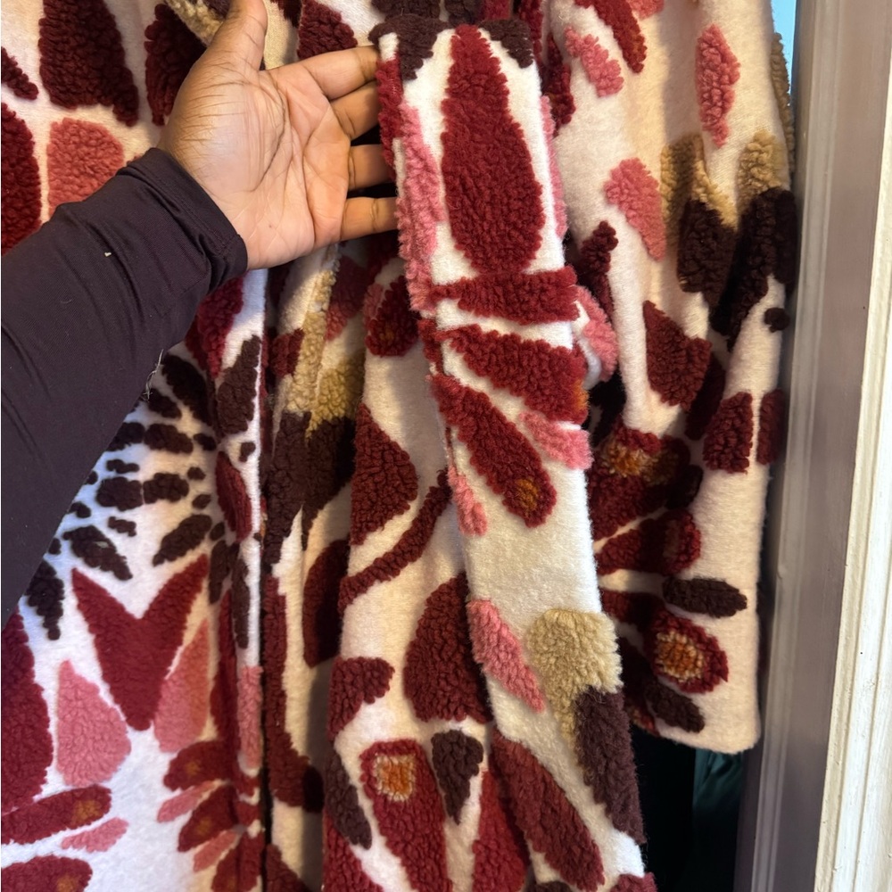 FARM Rio Ainika Flowers Fleece Coat Floral Textured - Red and Pink - Picture 4 of 10